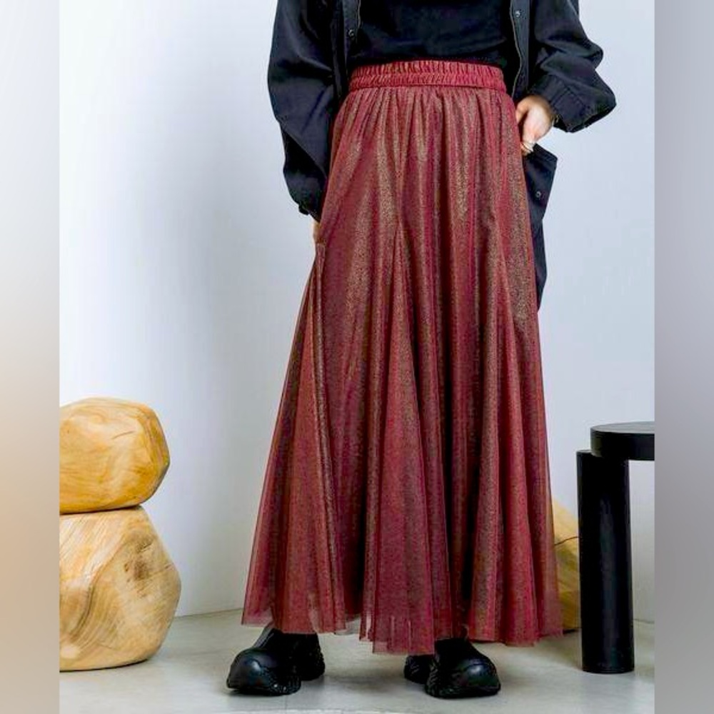 Jeanasis Metalic burgundy skirt.